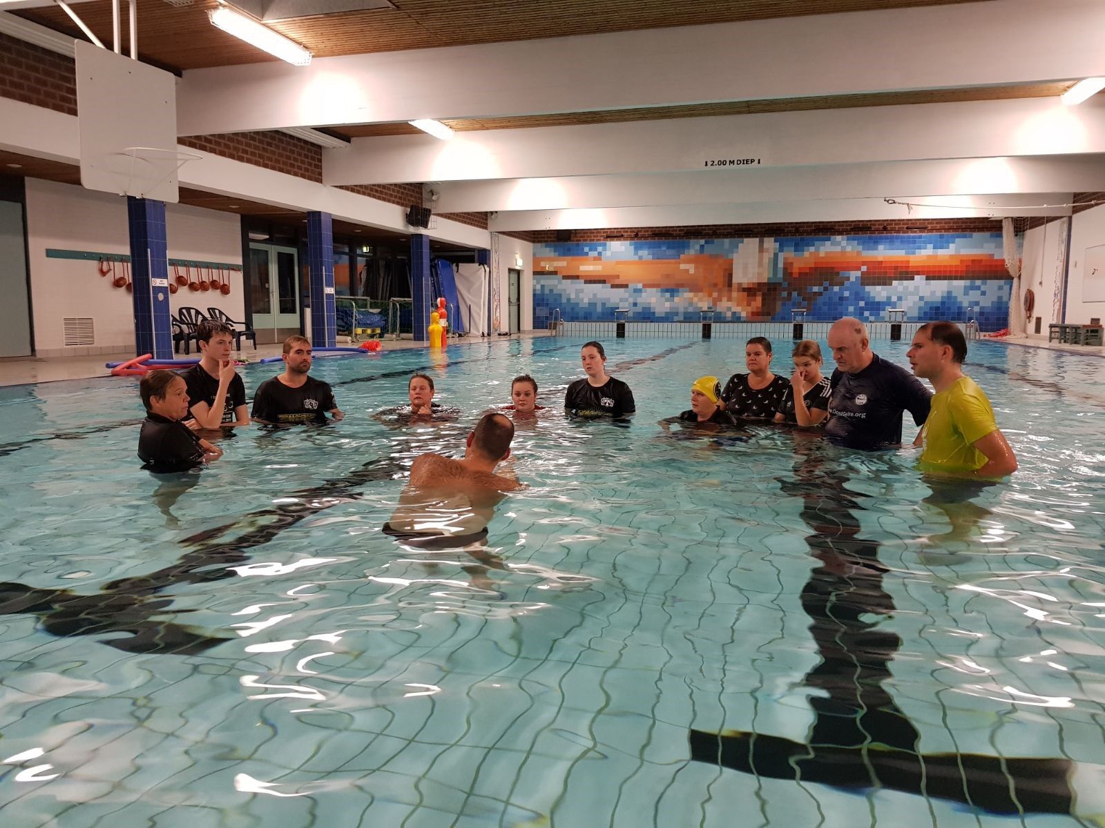 Training in zwembad om verdrinkingsongevallen te voorkomen