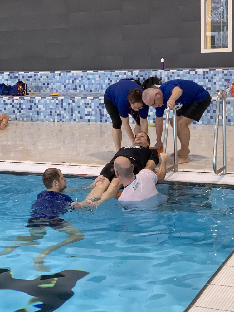 Life-Line-Trainingen Zwemmend redden voor drenkelingen 